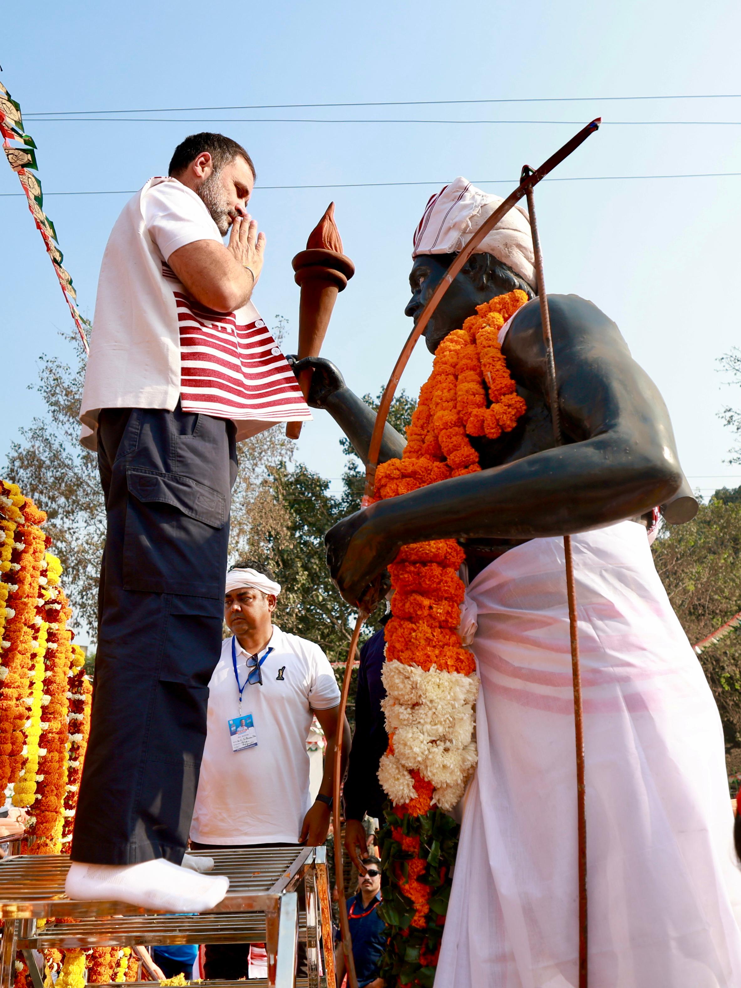 Rahul Gandhi Paying Homage To Birsa Munda