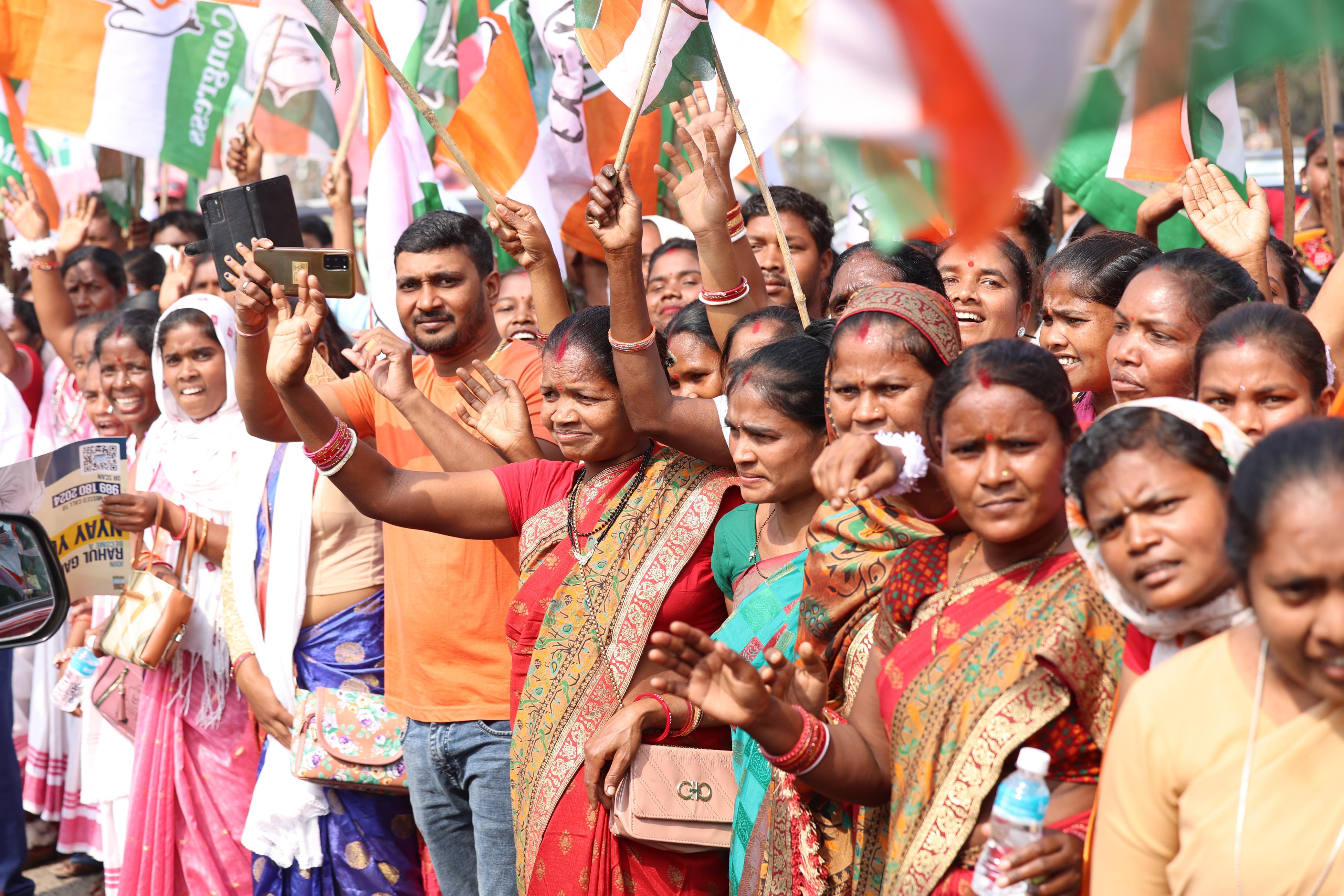 Public Welcoming Rahul Gandhi In Odisha