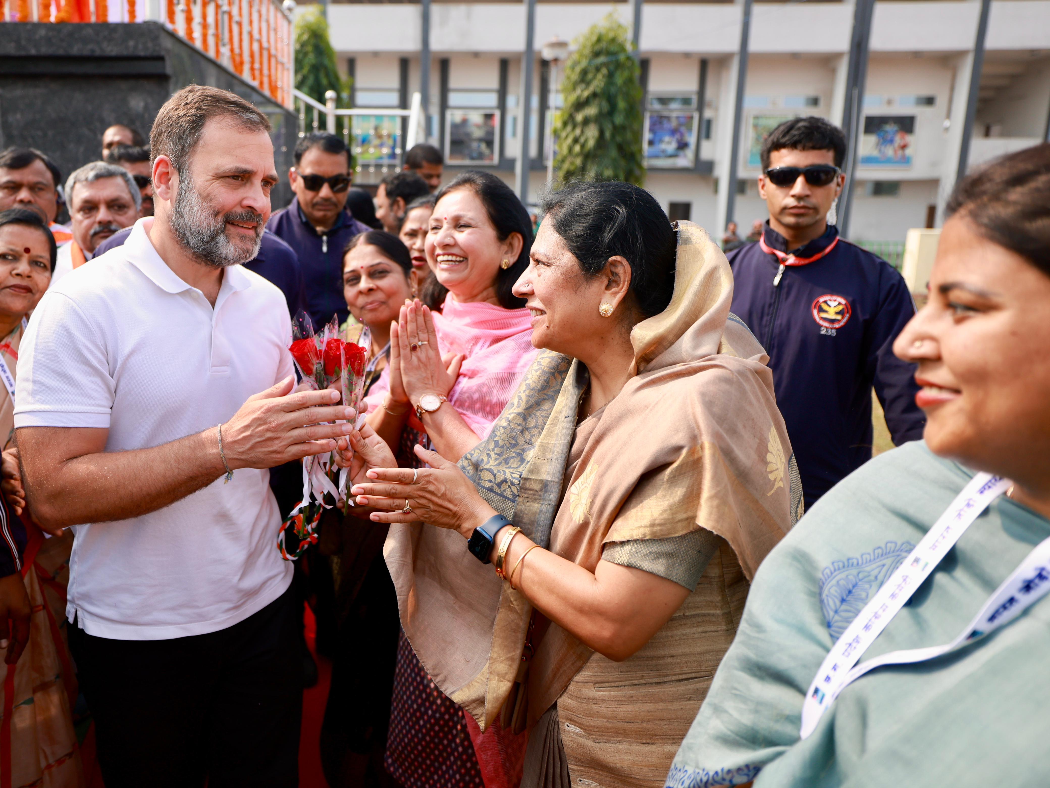 Rahul Gandhi With Women Supporters