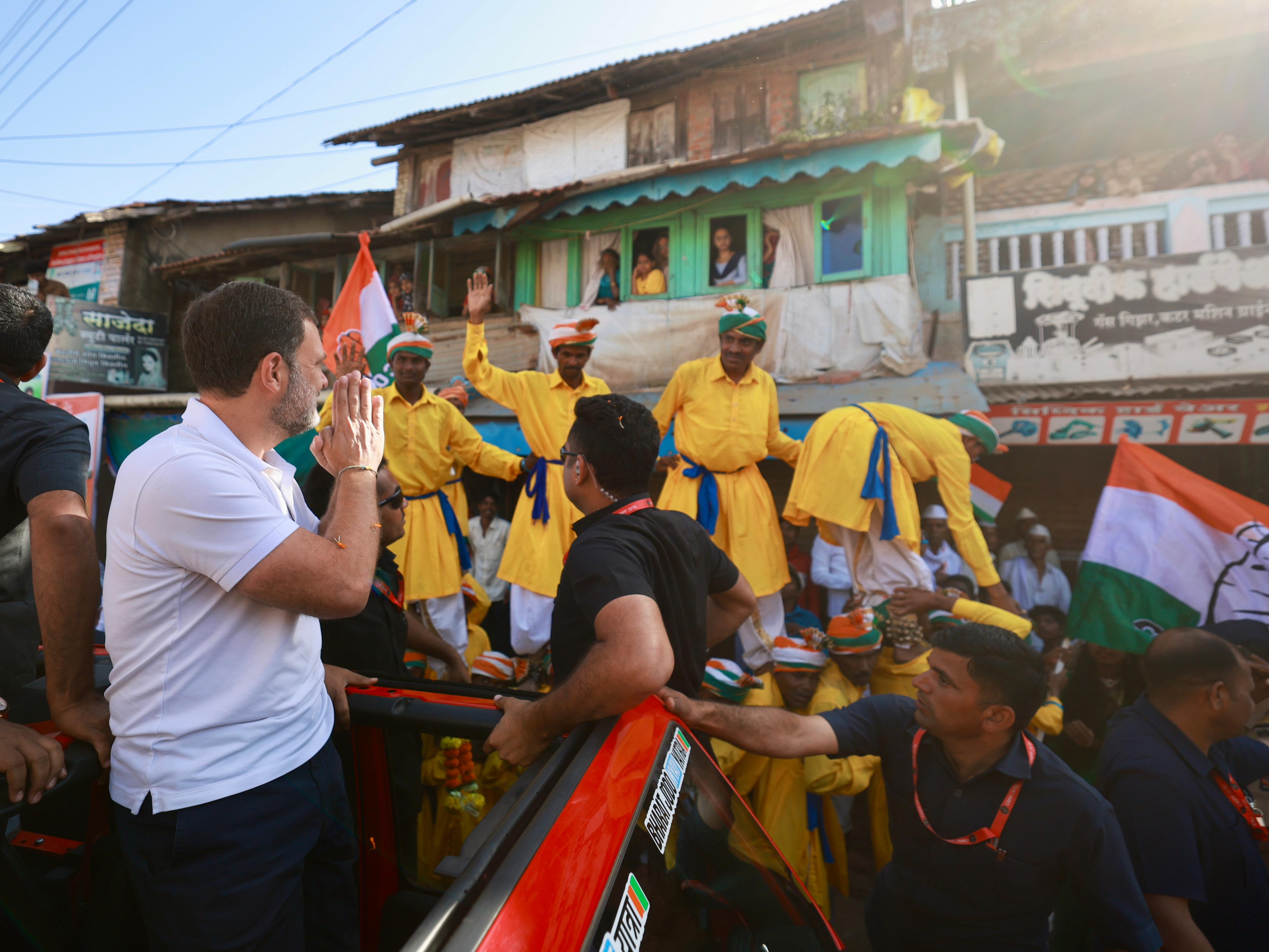 Rahul Gandhi Greeting Artists In Bharat Jodo Nyay Yatra